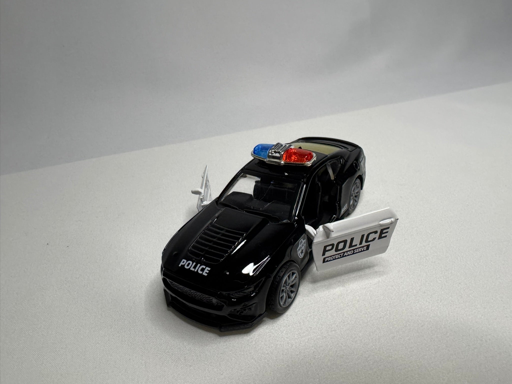 1:38 Ford Mustang Schwarz Police #130