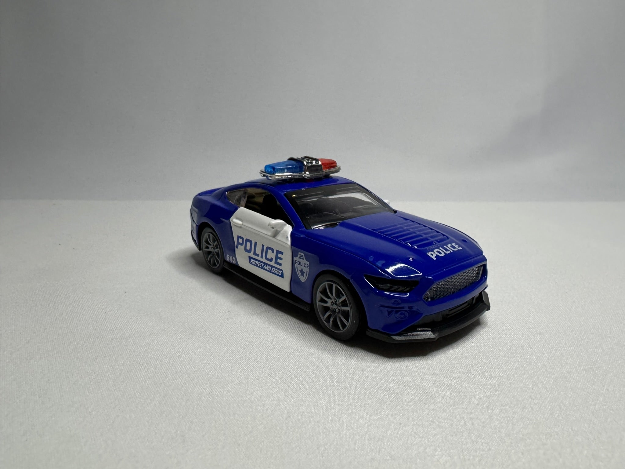 1:38 Ford Mustang Blau Police #132