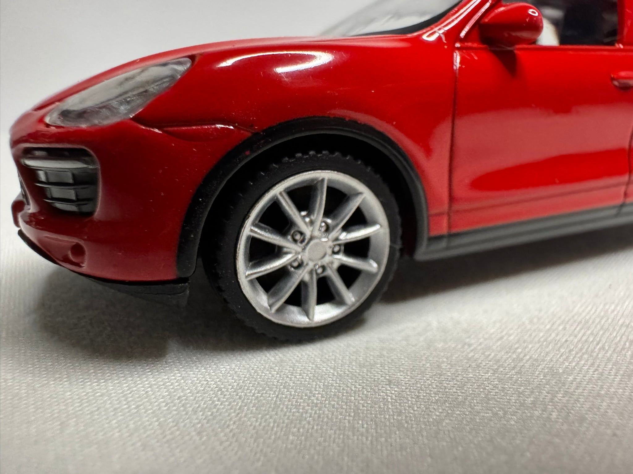1:43 RMZ City Porsche Cayenne Rot #178