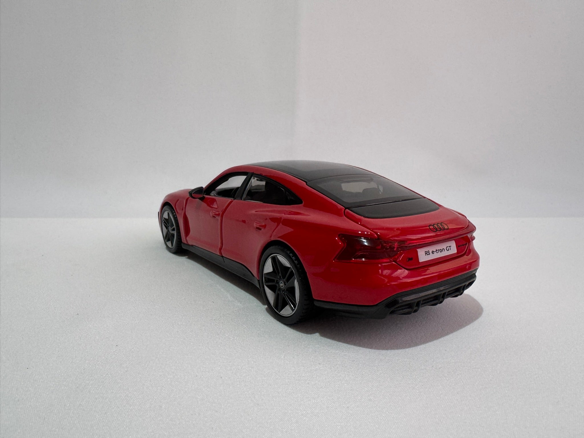 1:25 Maisto Audi E-Tron GT 2022 Rot #176