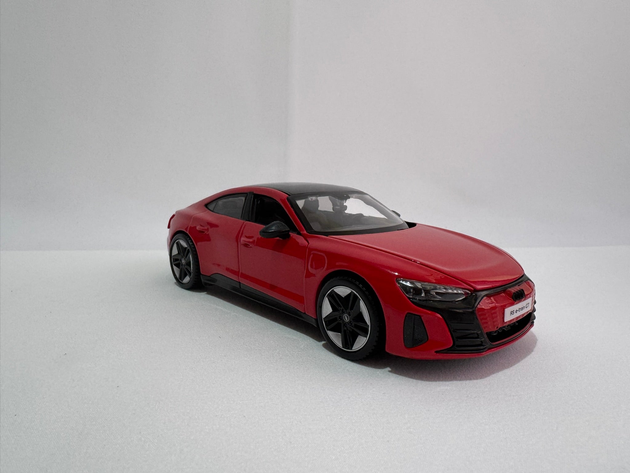1:25 Maisto Audi E-Tron GT 2022 Rot #176