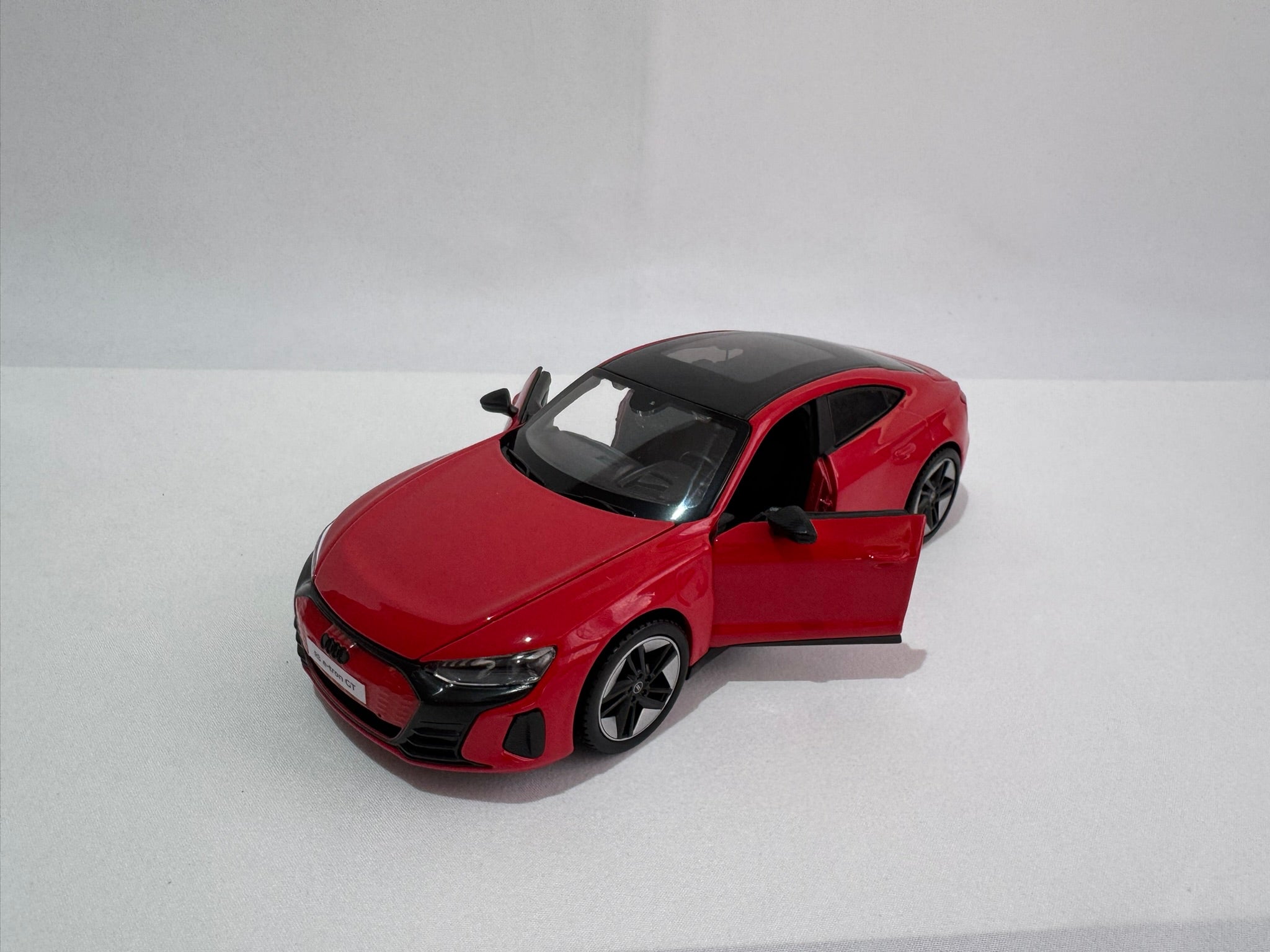 1:25 Maisto Audi E-Tron GT 2022 Rot #176
