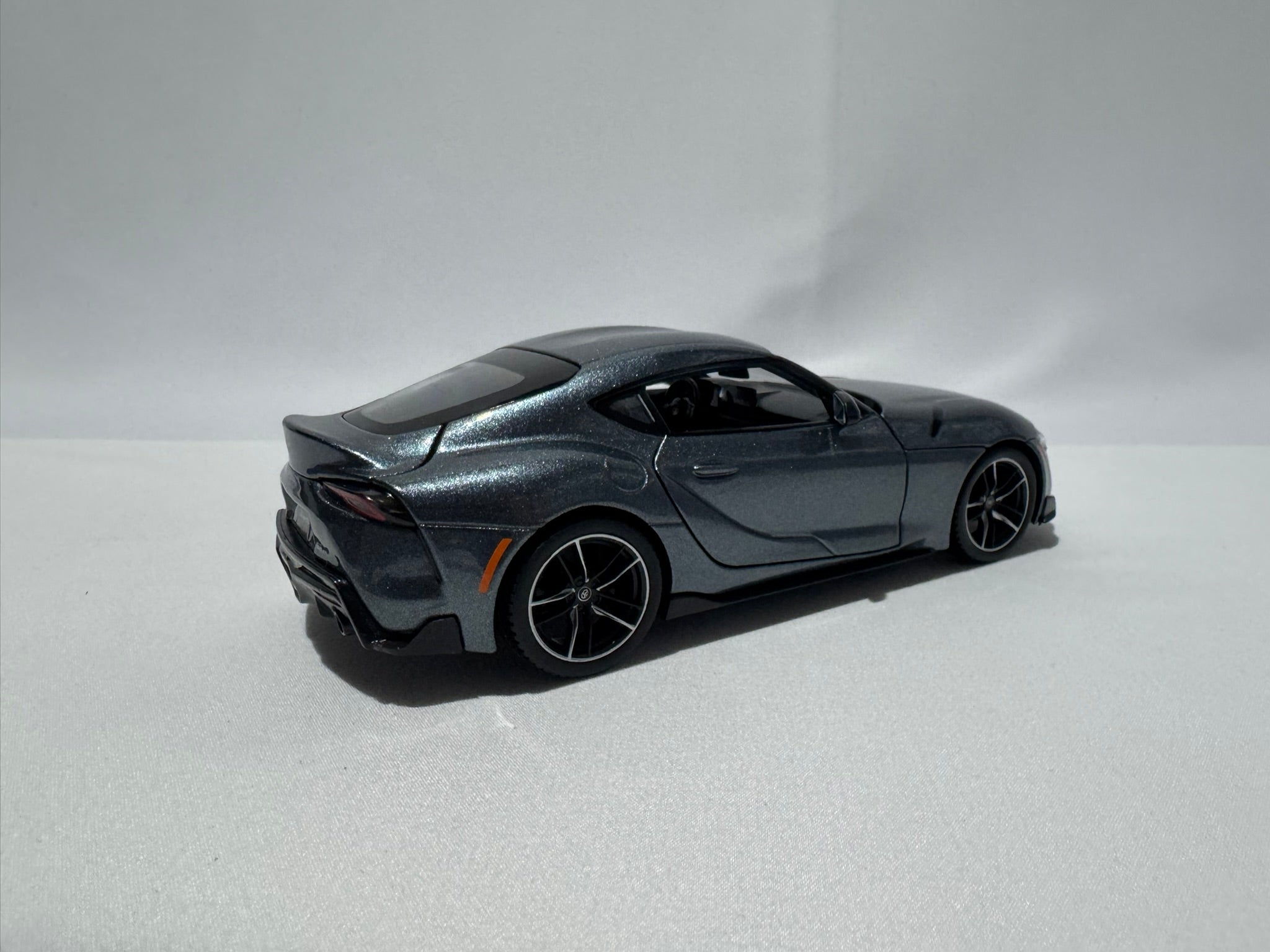 1:24 Maisto Toyota Supra GR Grau #177