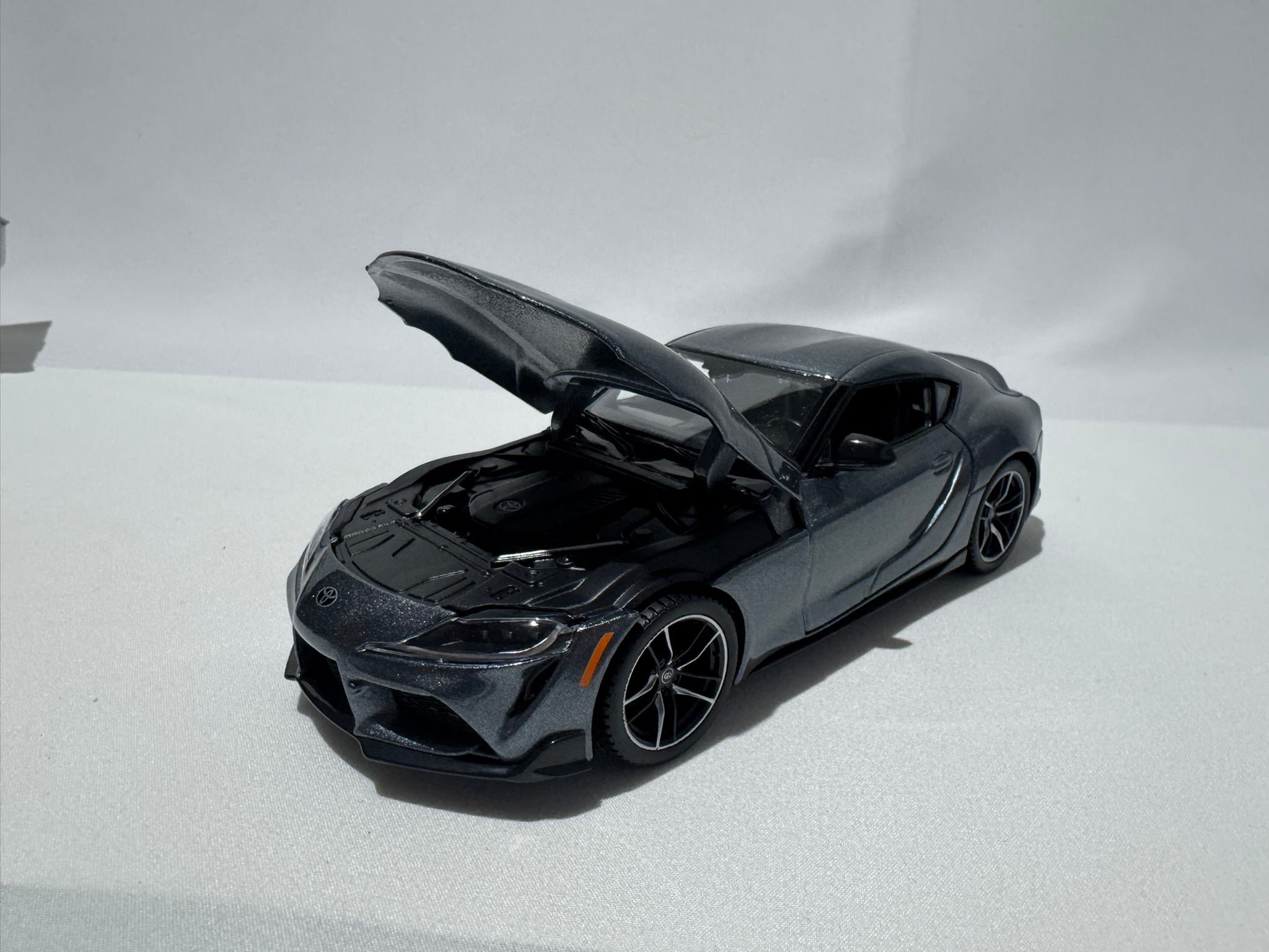 1:24 Maisto Toyota Supra GR Grau #177