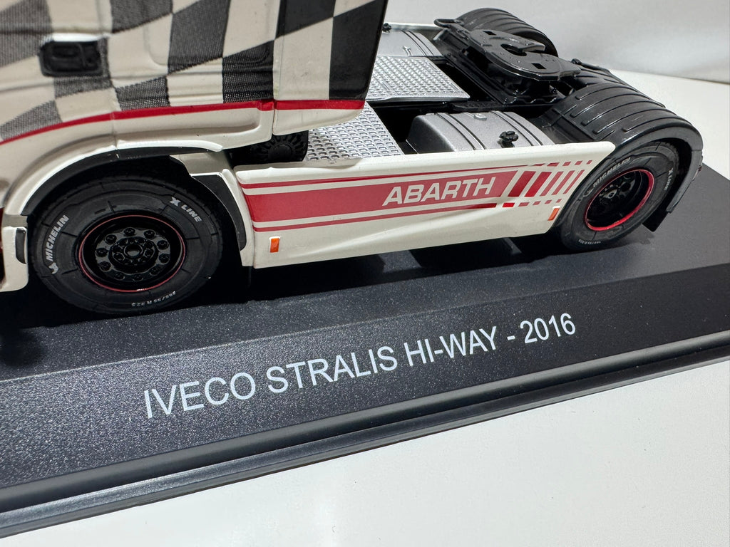 1:43 Iveco Stralis HI-WAY LKW 2016 Abarth Edition #212