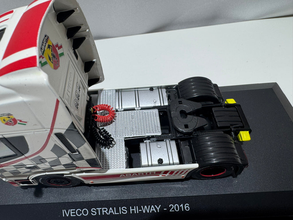 1:43 Iveco Stralis HI-WAY LKW 2016 Abarth Edition #212
