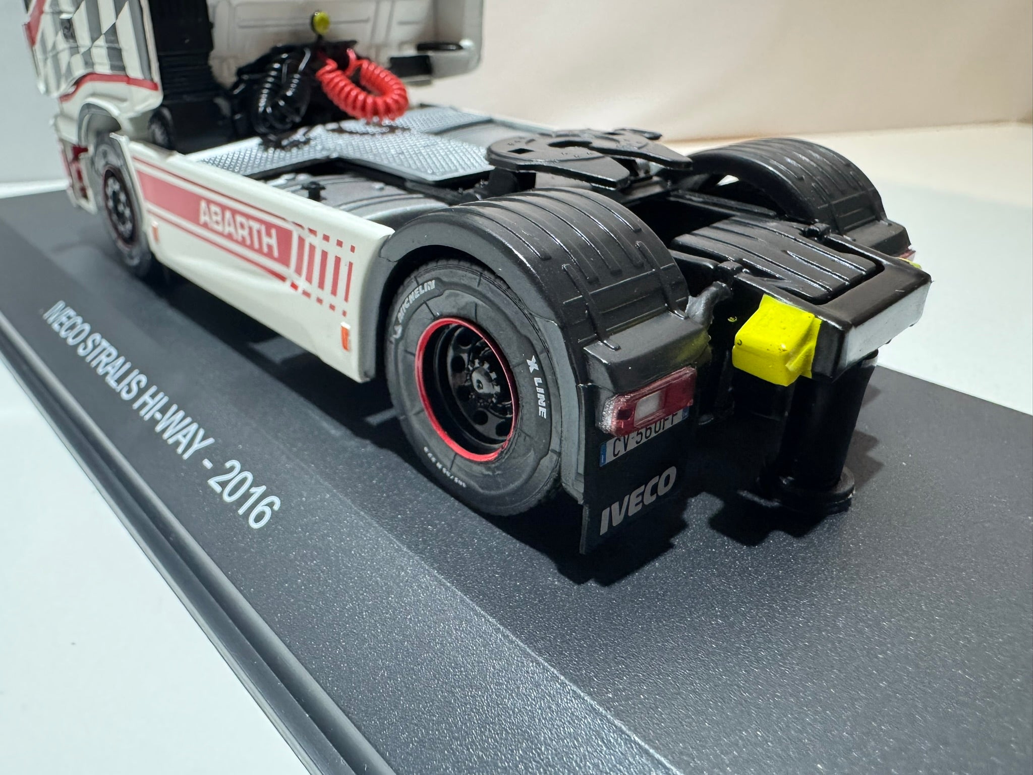 1:43 Iveco Stralis HI-WAY LKW 2016 Abarth Edition #212