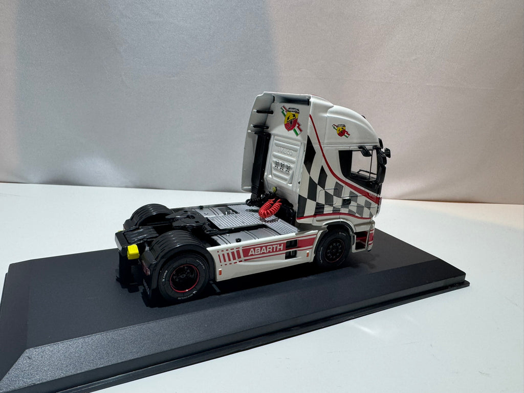 1:43 Iveco Stralis HI-WAY LKW 2016 Abarth Edition #212