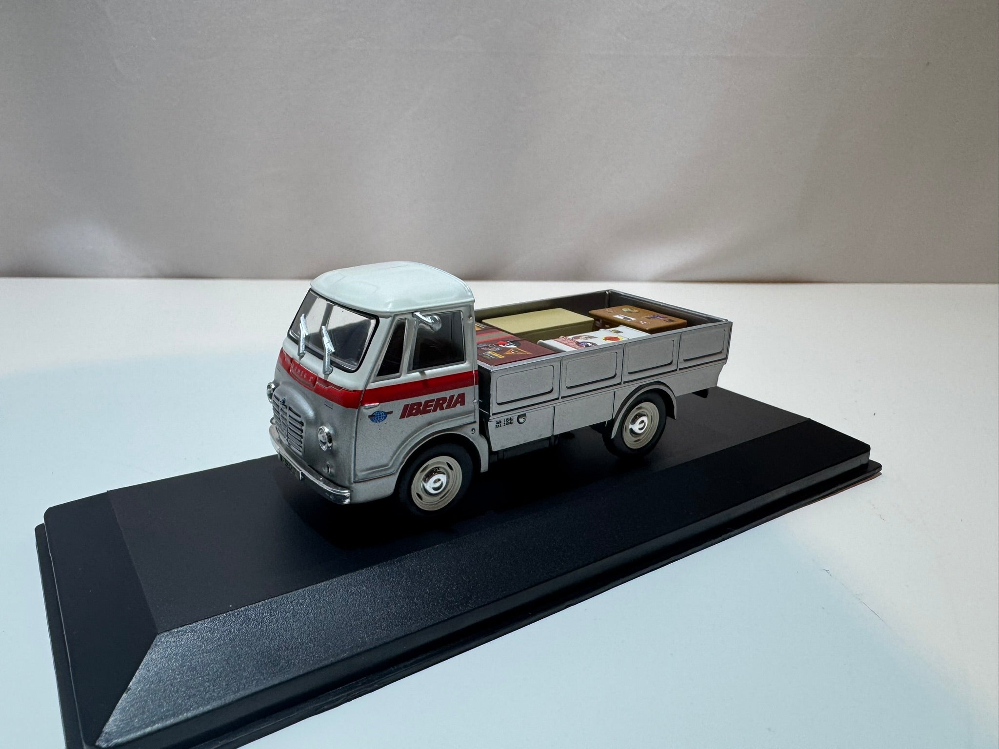 1:43 Fadisa Romeo 2- Iberia 1965 Kleintransporter #218