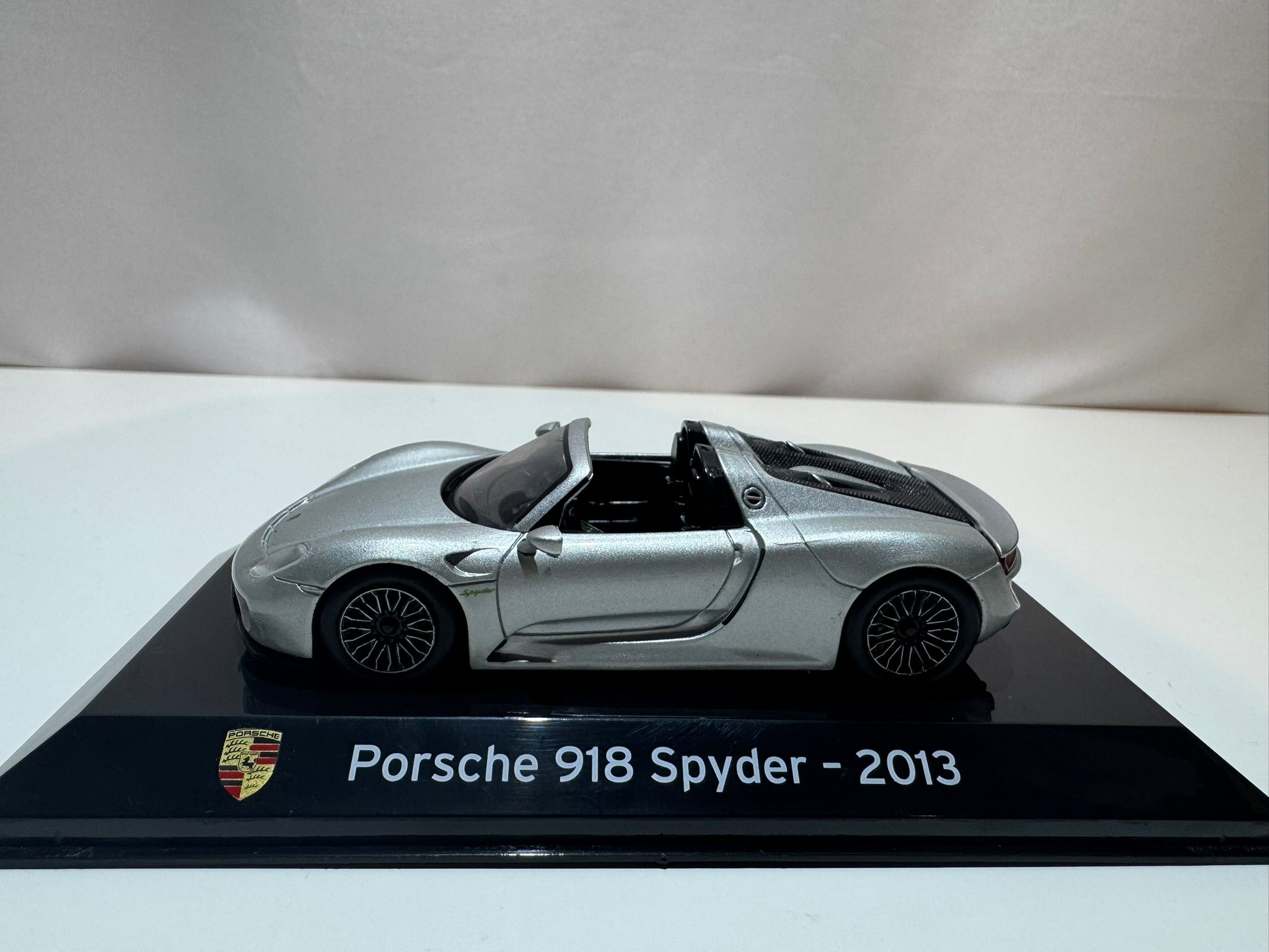 1:43 Porsche 918 Spyder 2013 Silver NEW