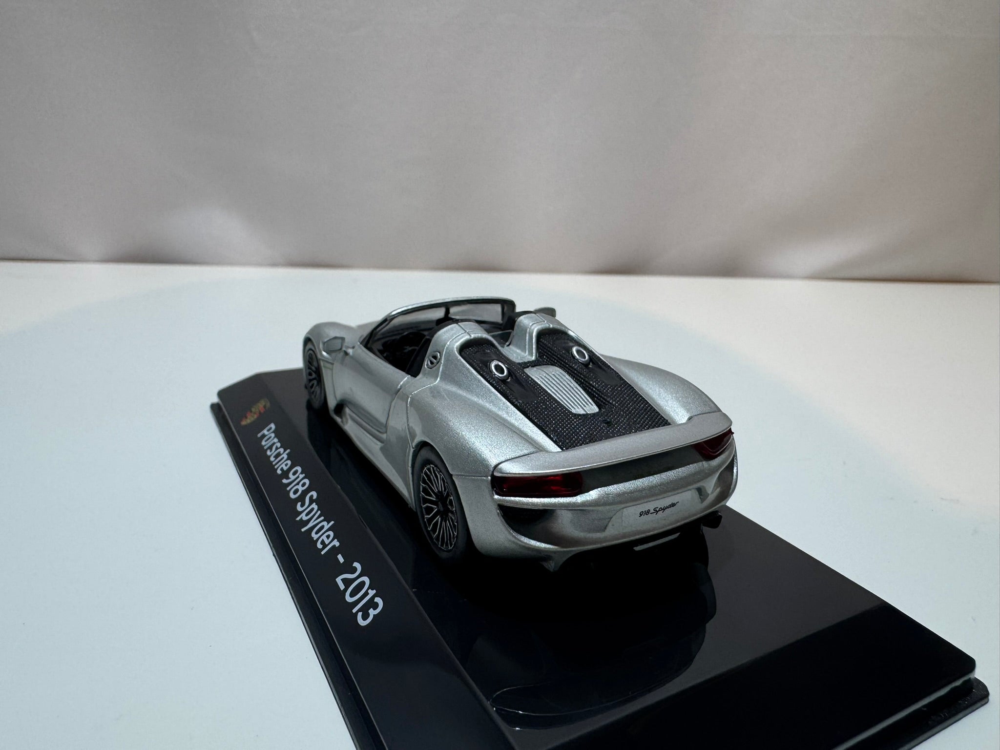1:43 Porsche 918 Spyder 2013 Silver NEW