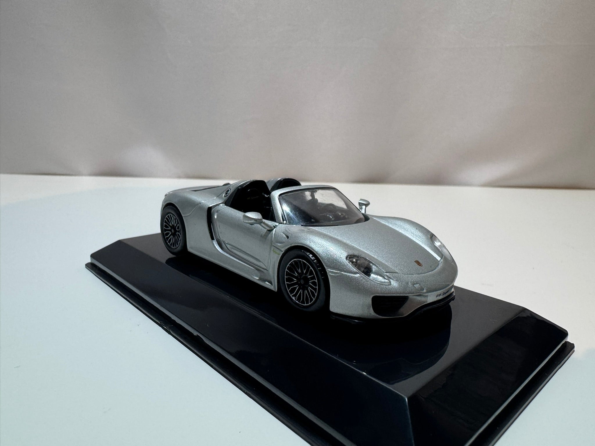 1:43 Porsche 918 Spyder 2013 Silver NEW