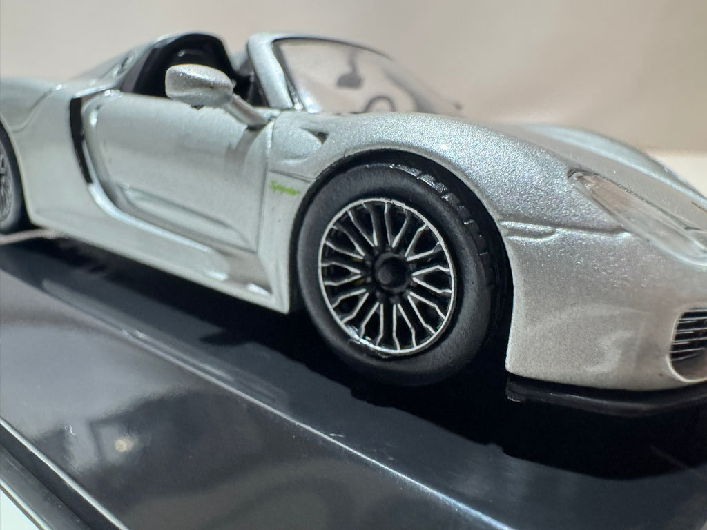 1:43 Porsche 918 Spyder 2013 Silver NEW
