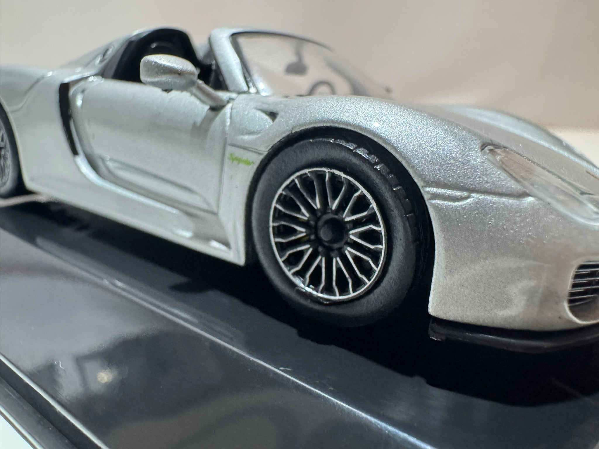 1:43 Porsche 918 Spyder 2013 Silver NEW