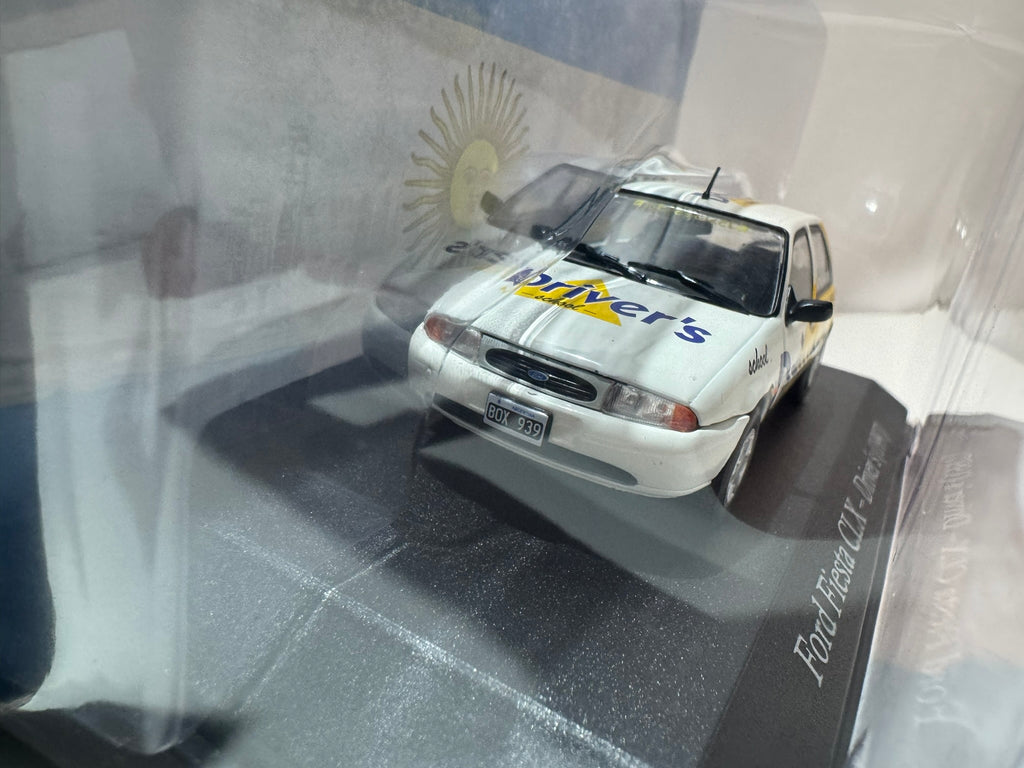 1:43 Ford Fiesta CLX 1996–1999 Weiß (Driver's) #221