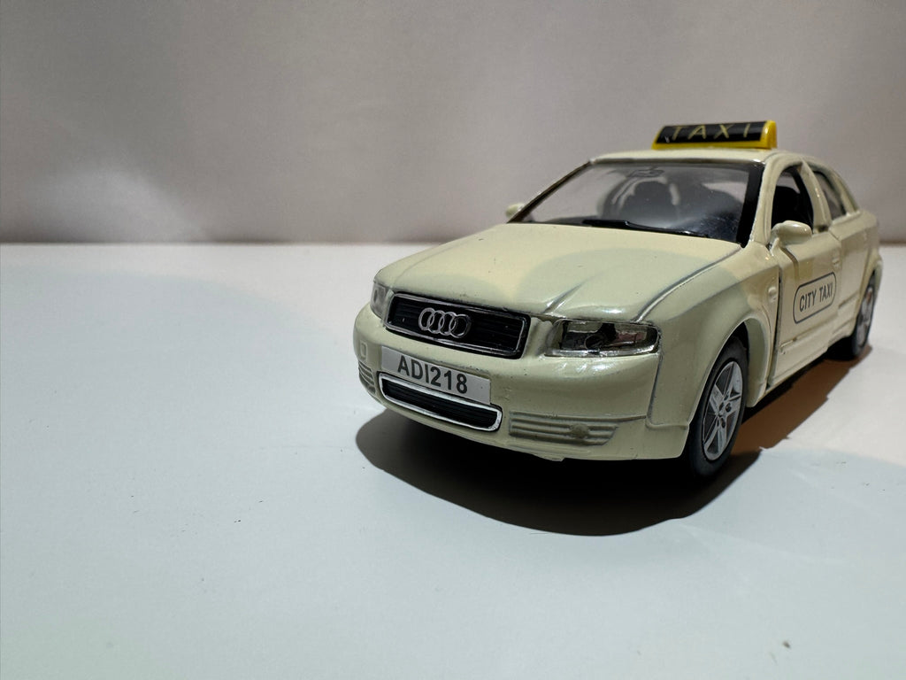 1:38 Welly Audi A4 B6 2000-2004 Berliner Taxi #224