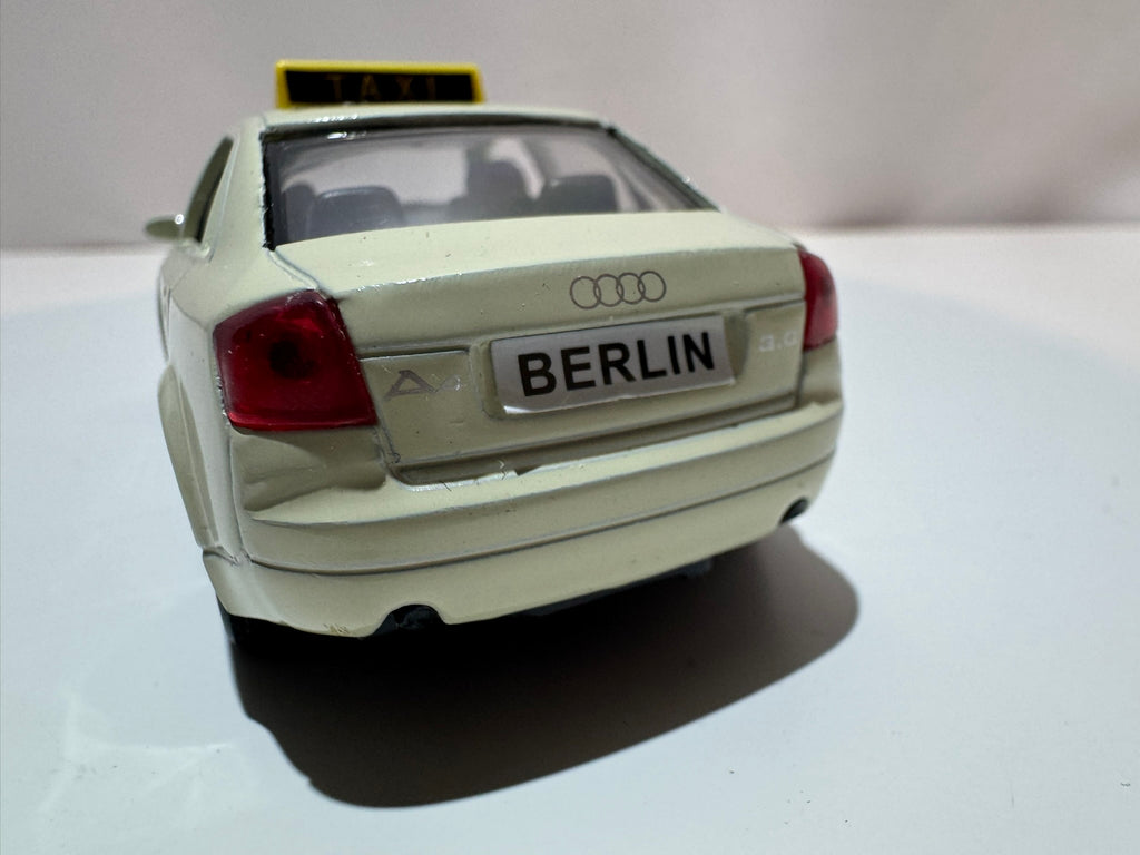 1:38 Welly Audi A4 B6 2000-2004 Berliner Taxi #224