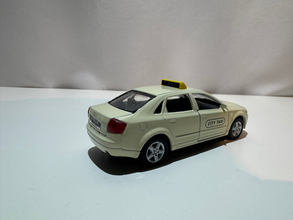 1:38 Welly Audi A4 B6 2000-2004 Berliner Taxi #224