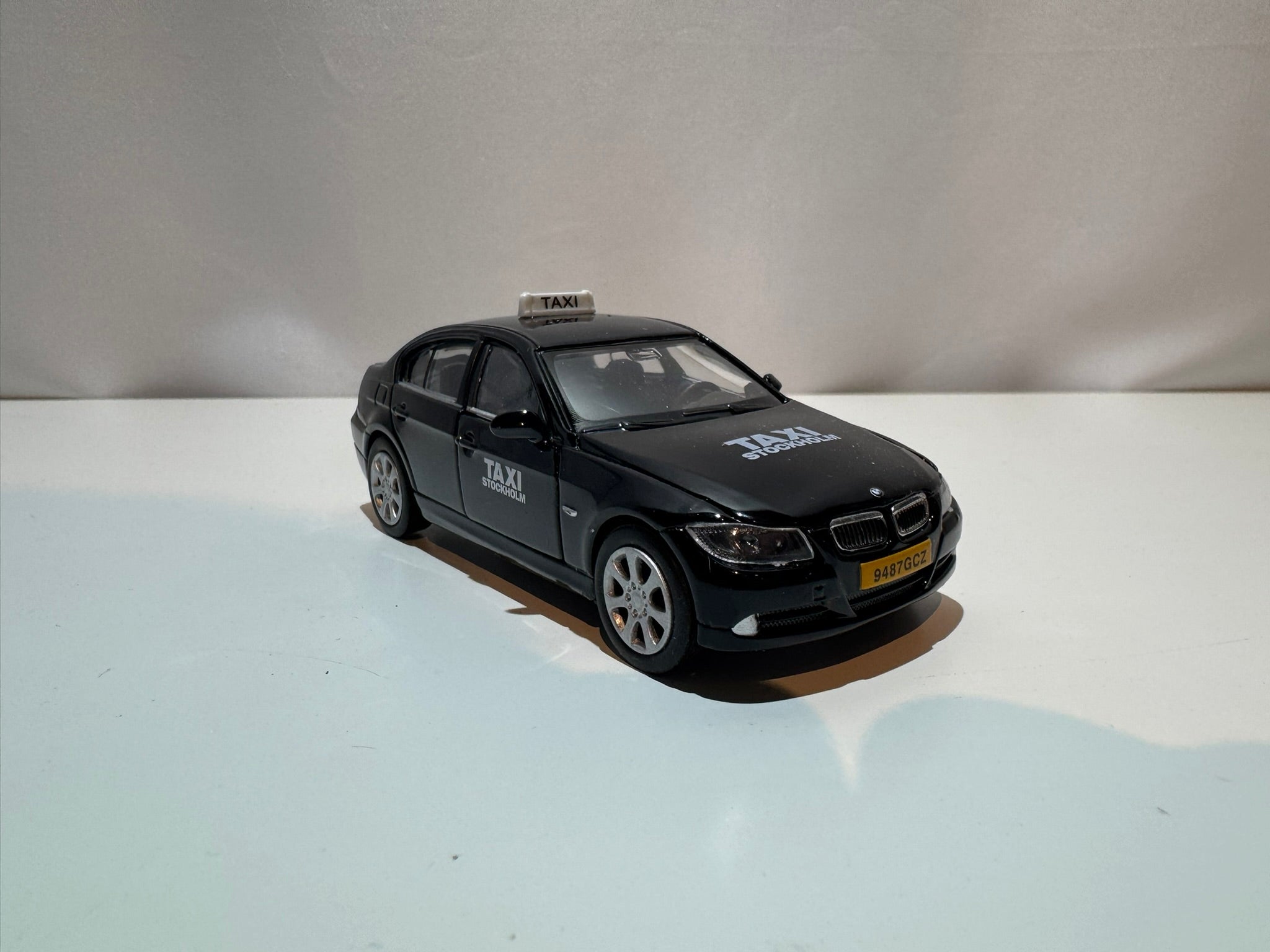 1:38 Welly BMW E90 3-er Series Schwarz Stockholm Taxi #225