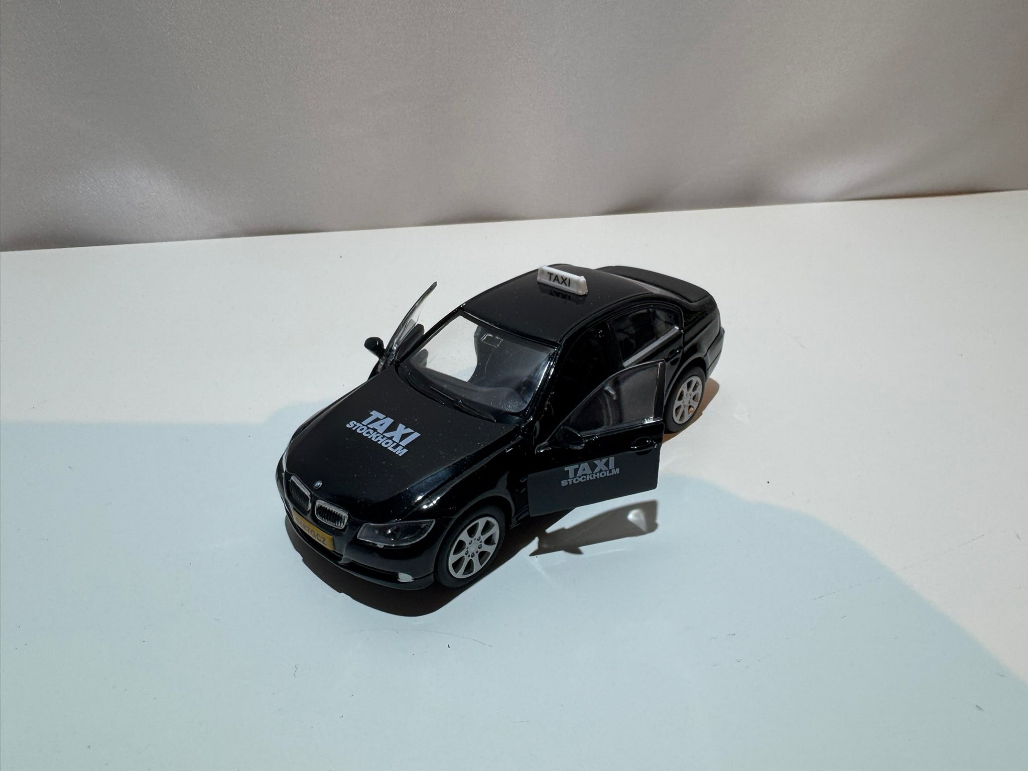 1:38 Welly BMW E90 3-er Series Schwarz Stockholm Taxi #225
