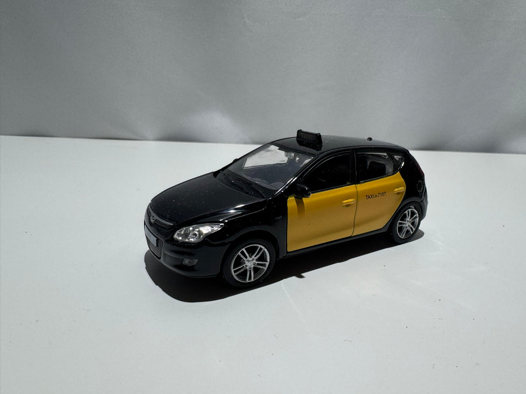 1:38 Welly Hyundai I30 Hatchback Schwarz-Gelb Barcelona Taxi #226