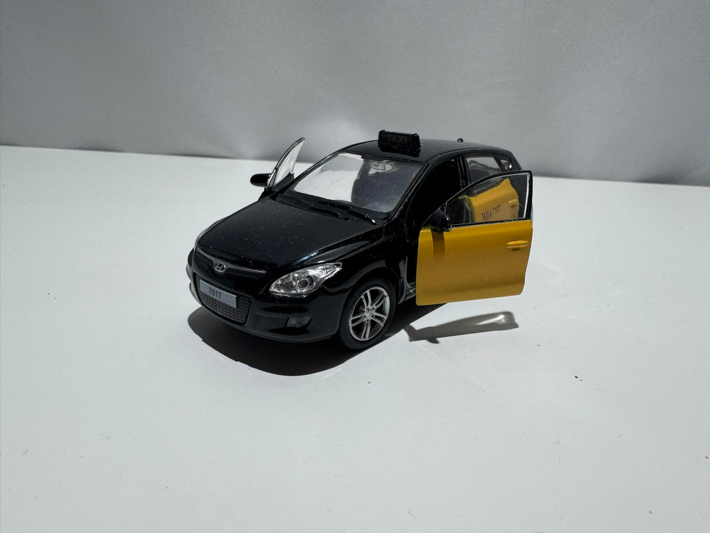 1:38 Welly Hyundai I30 Hatchback Schwarz-Gelb Barcelona Taxi #226
