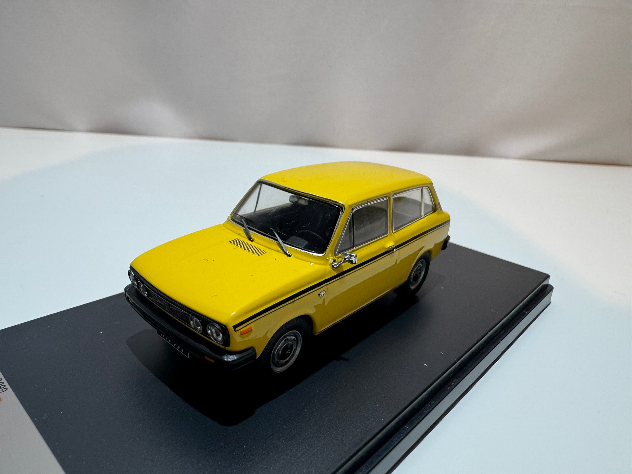 1:43 Premium X Volvo 66 Limited Edition Gelb OVP #206