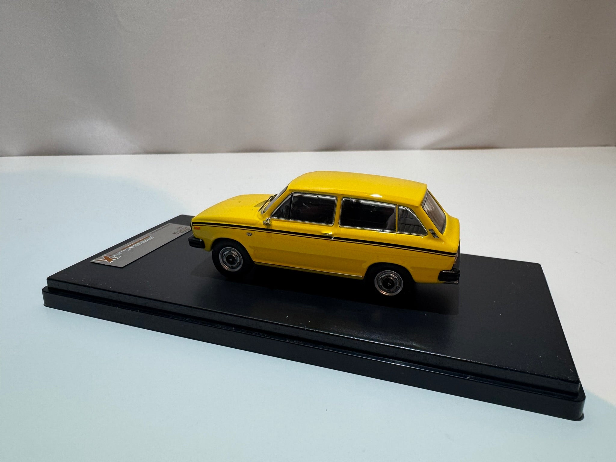1:43 Premium X Volvo 66 Limited Edition Gelb OVP #206