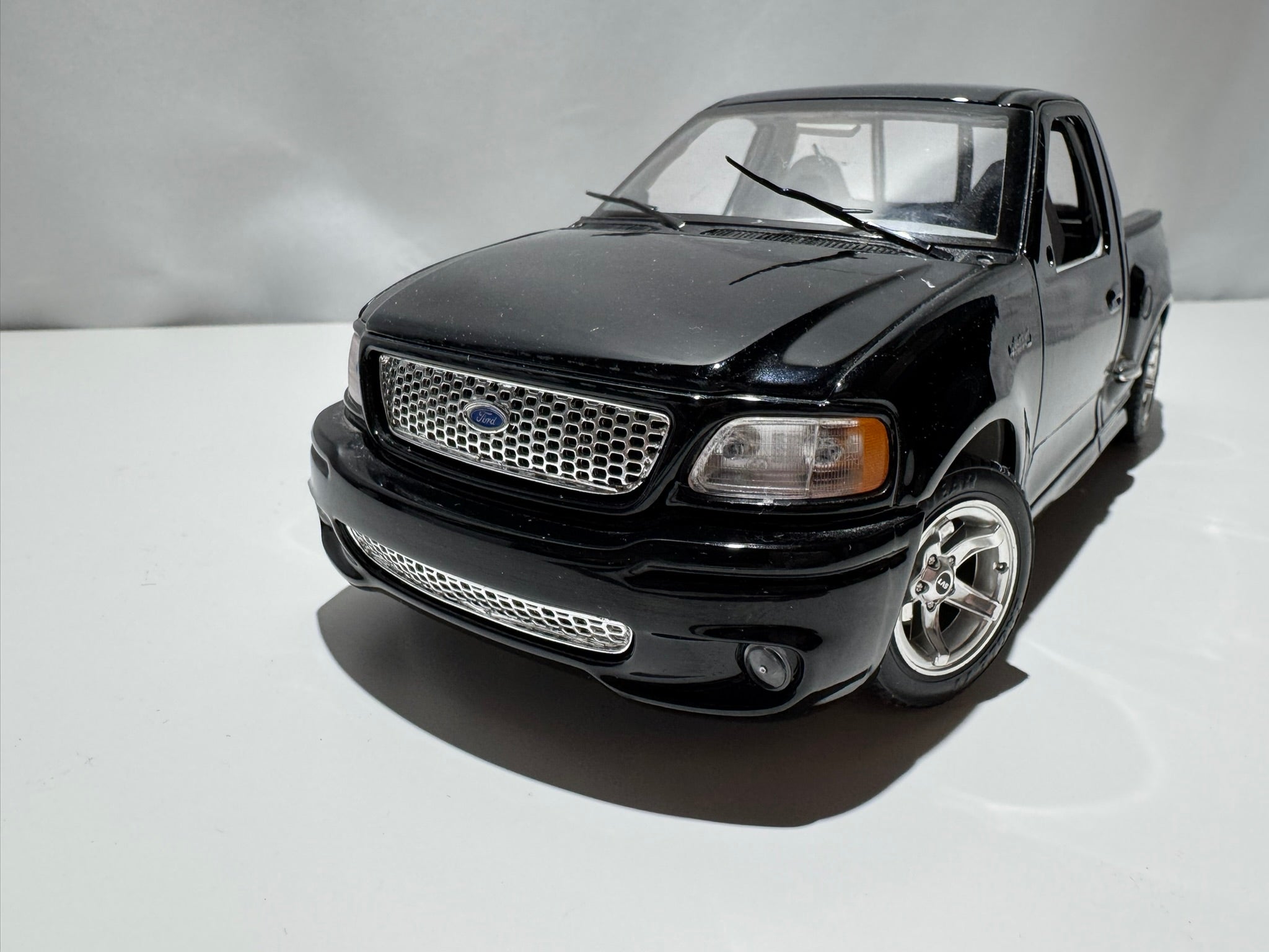 1:21 Ford F-150 SVT Pick-up Schwarz Bburago