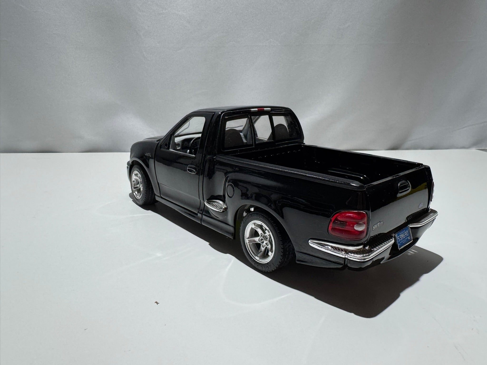 1:21 Bburago Ford F-150 SVT Pick-up Schwarz #242