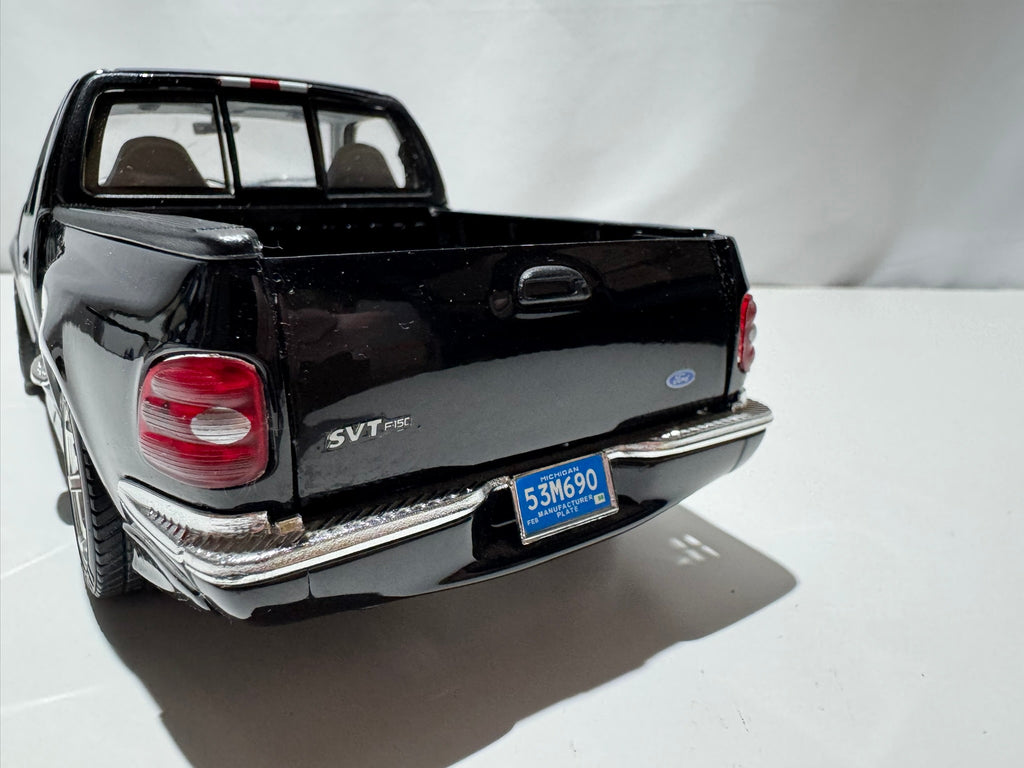 1:21 Bburago Ford F-150 SVT Pick-up Schwarz #242