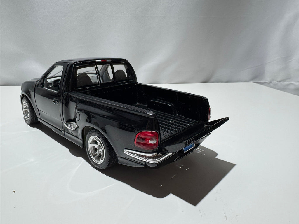 1:21 Bburago Ford F-150 SVT Pick-up Schwarz #242