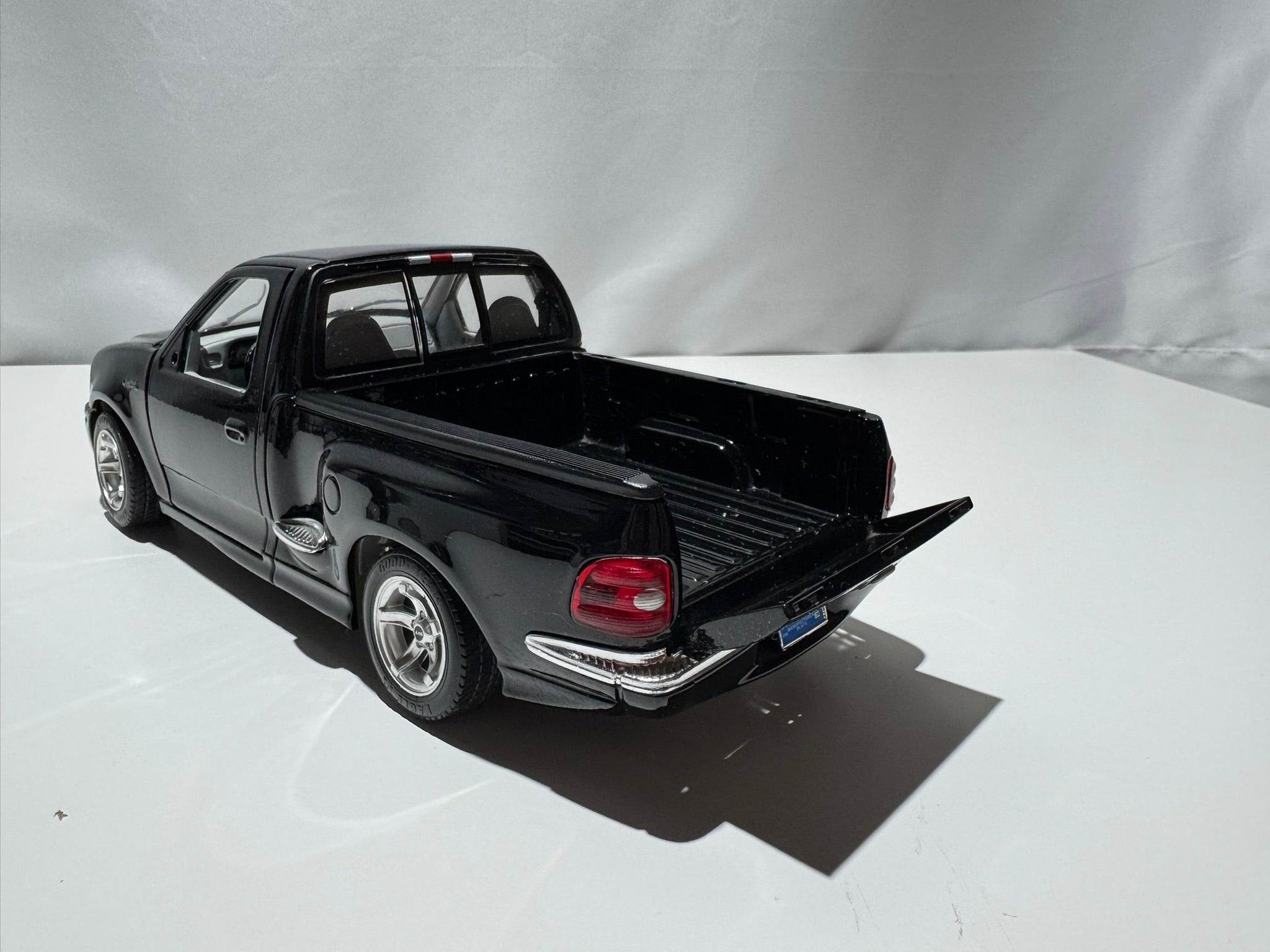 1:21 Bburago Ford F-150 SVT Pick-up Schwarz #242