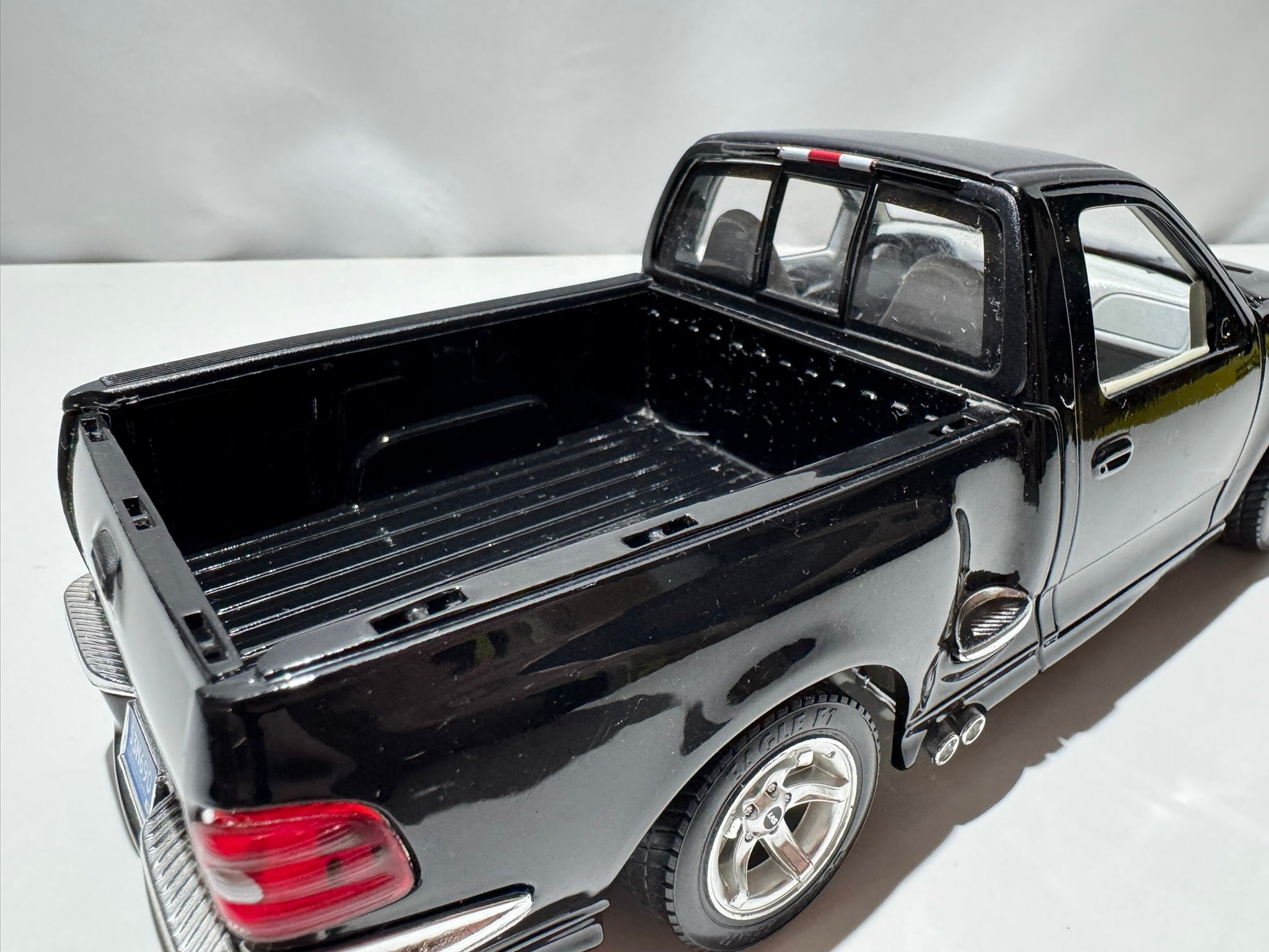 1:21 Bburago Ford F-150 SVT Pick-up Schwarz #242