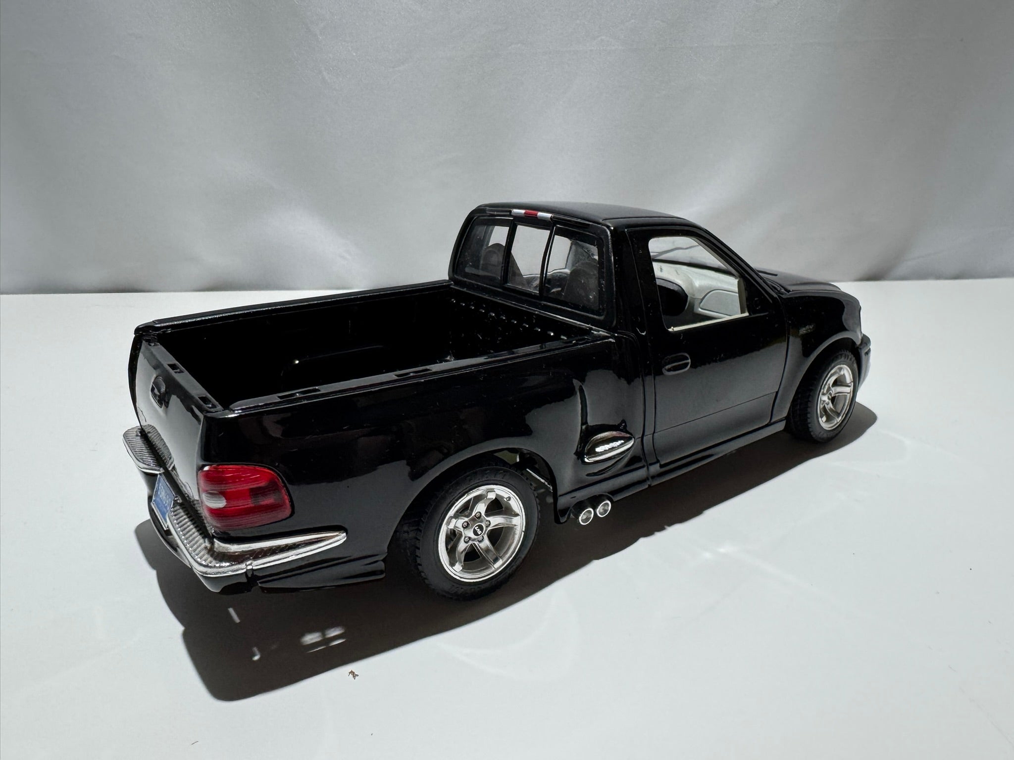 1:21 Bburago Ford F-150 SVT Pick-up Schwarz #242
