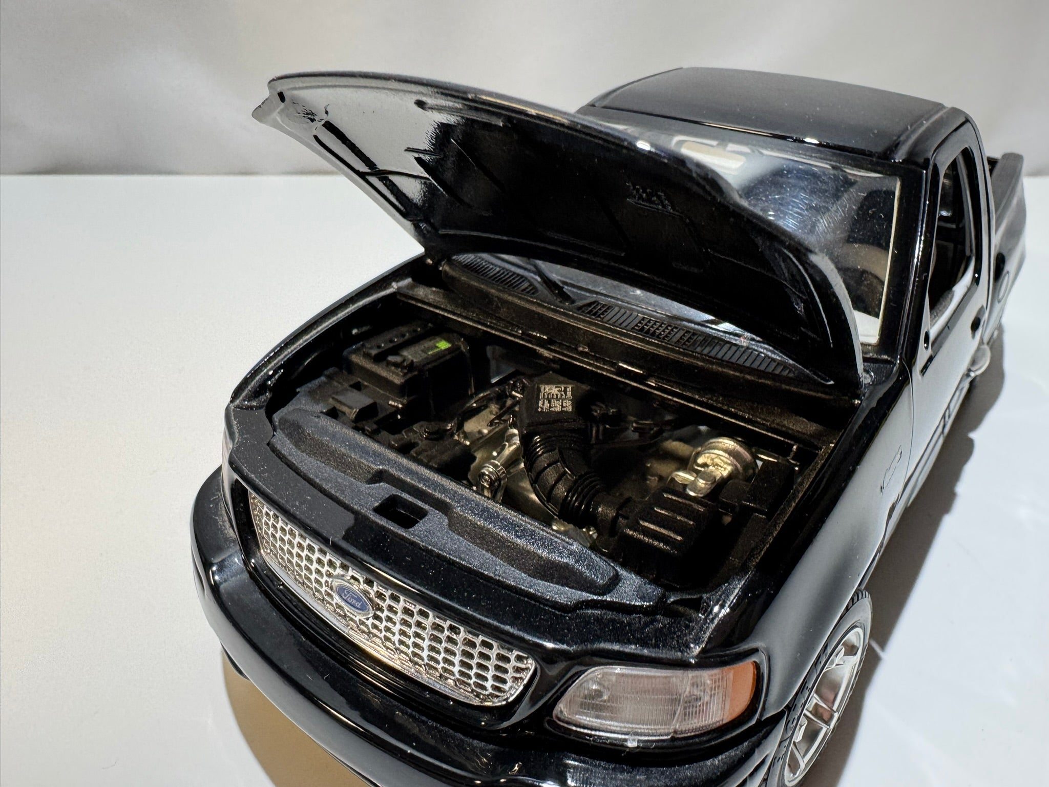 1:21 Bburago Ford F-150 SVT Pick-up Schwarz #242