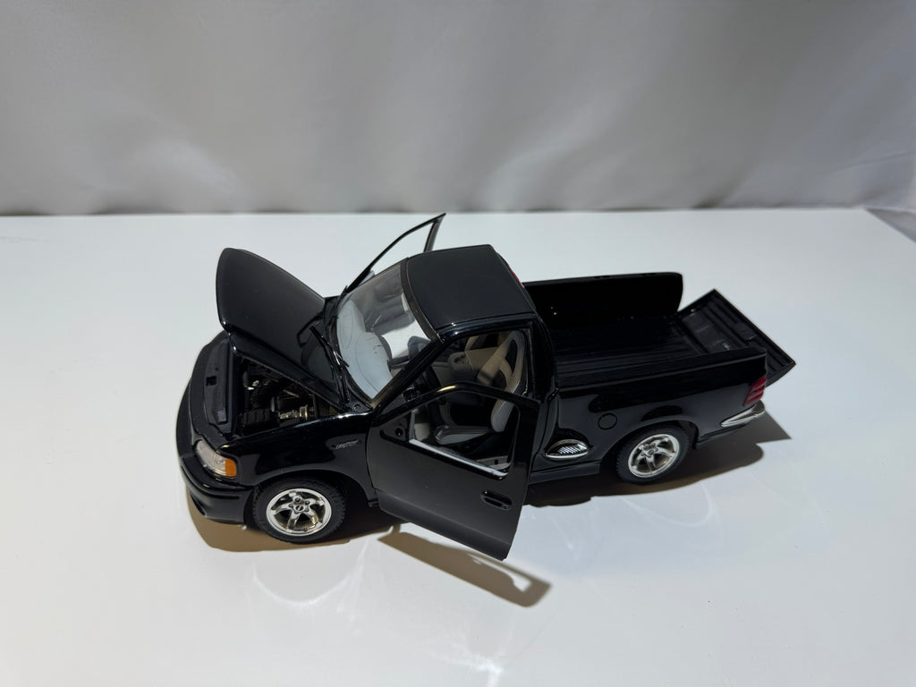 1:21 Bburago Ford F-150 SVT Pick-up Schwarz #242