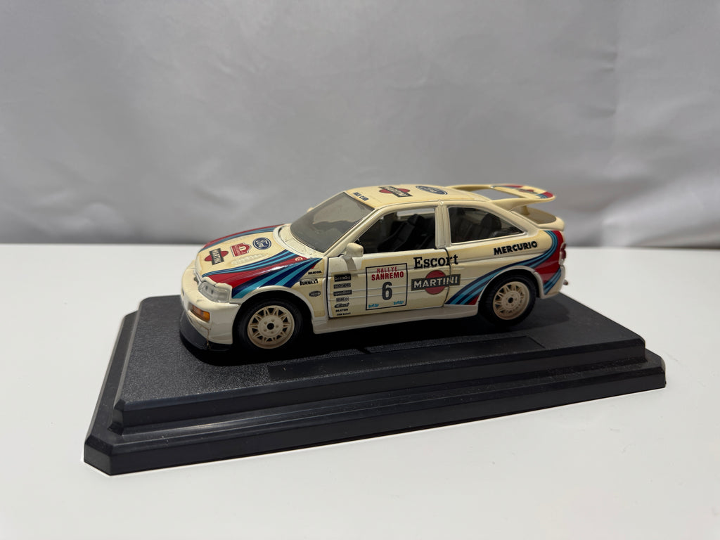 1:24 Bburago Ford Escord Rally 1994 Weiß #255