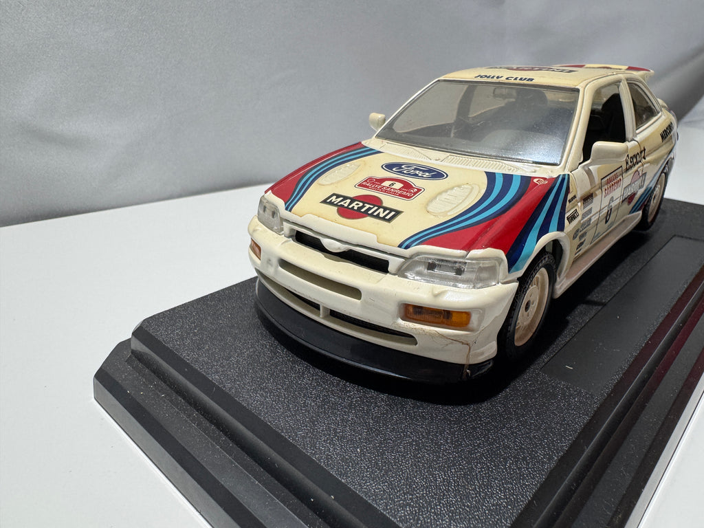 1:24 Bburago Ford Escord Rally 1994 Weiß #255