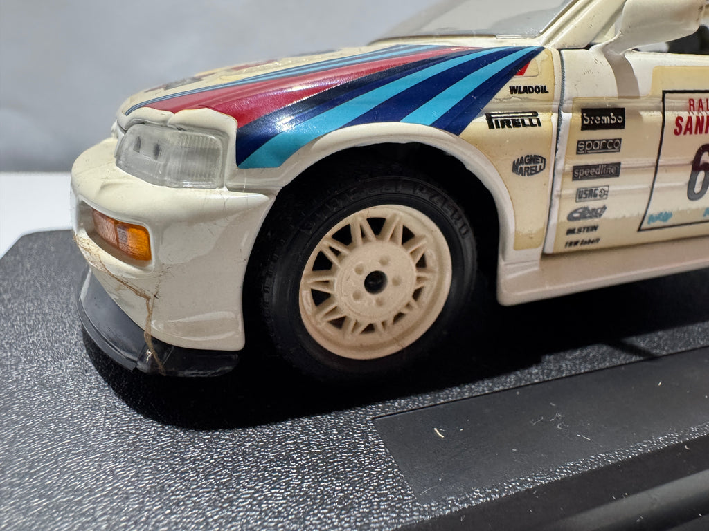 1:24 Bburago Ford Escord Rally 1994 Weiß #255