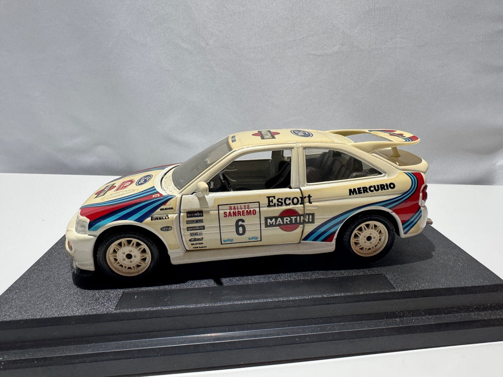 1:24 Bburago Ford Escord Rally 1994 Weiß #255