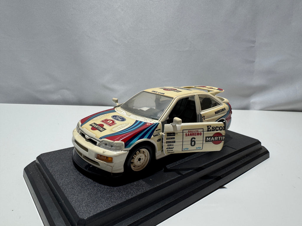 1:24 Bburago Ford Escord Rally 1994 Weiß #255