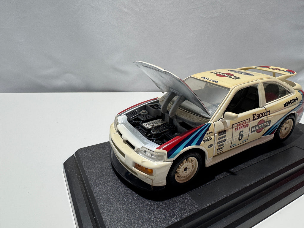 1:24 Bburago Ford Escord Rally 1994 Weiß #255