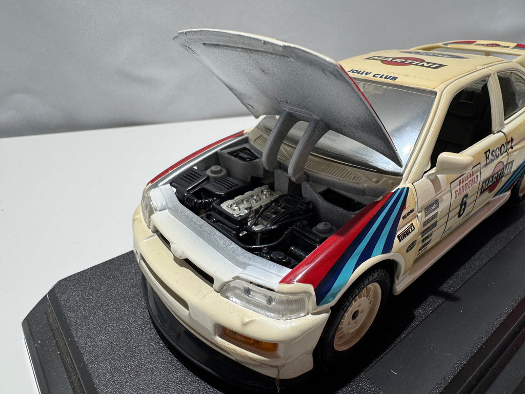 1:24 Bburago Ford Escord Rally 1994 Weiß #255