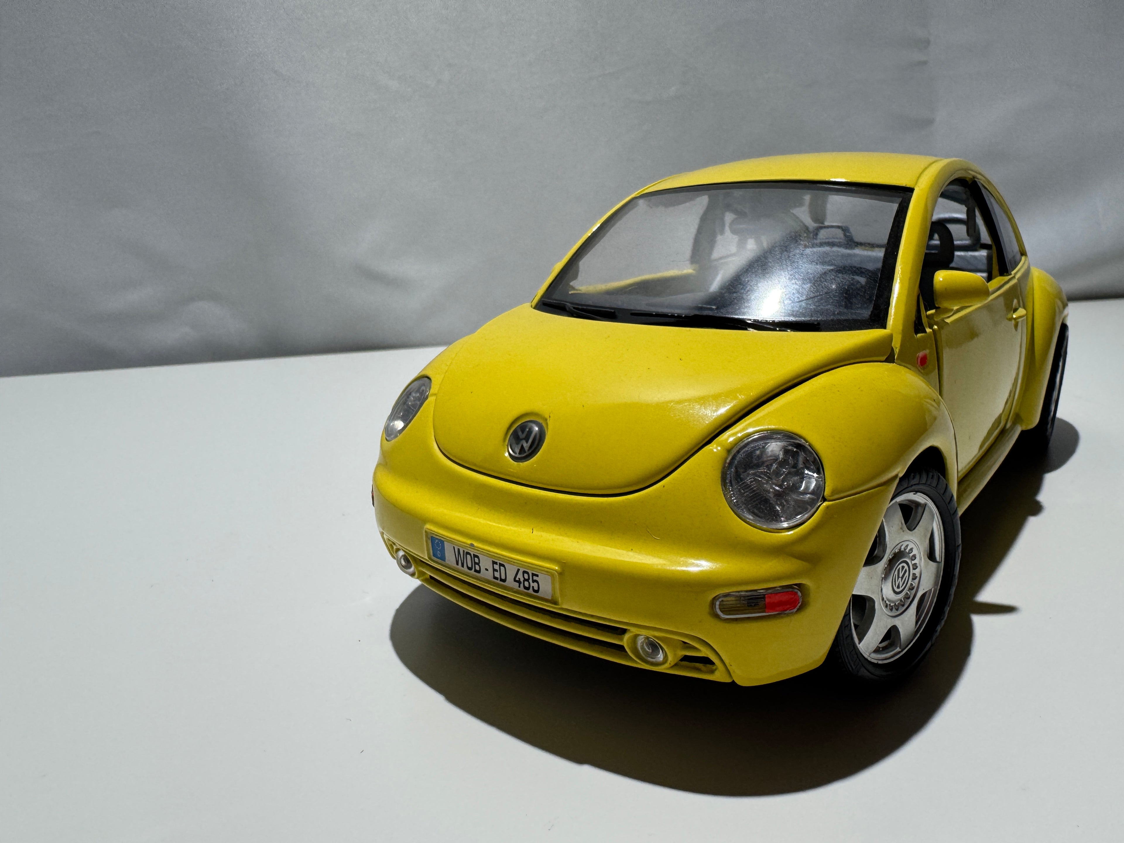 1:18 Vw Volkswagen New Beetle Gelb Bburago