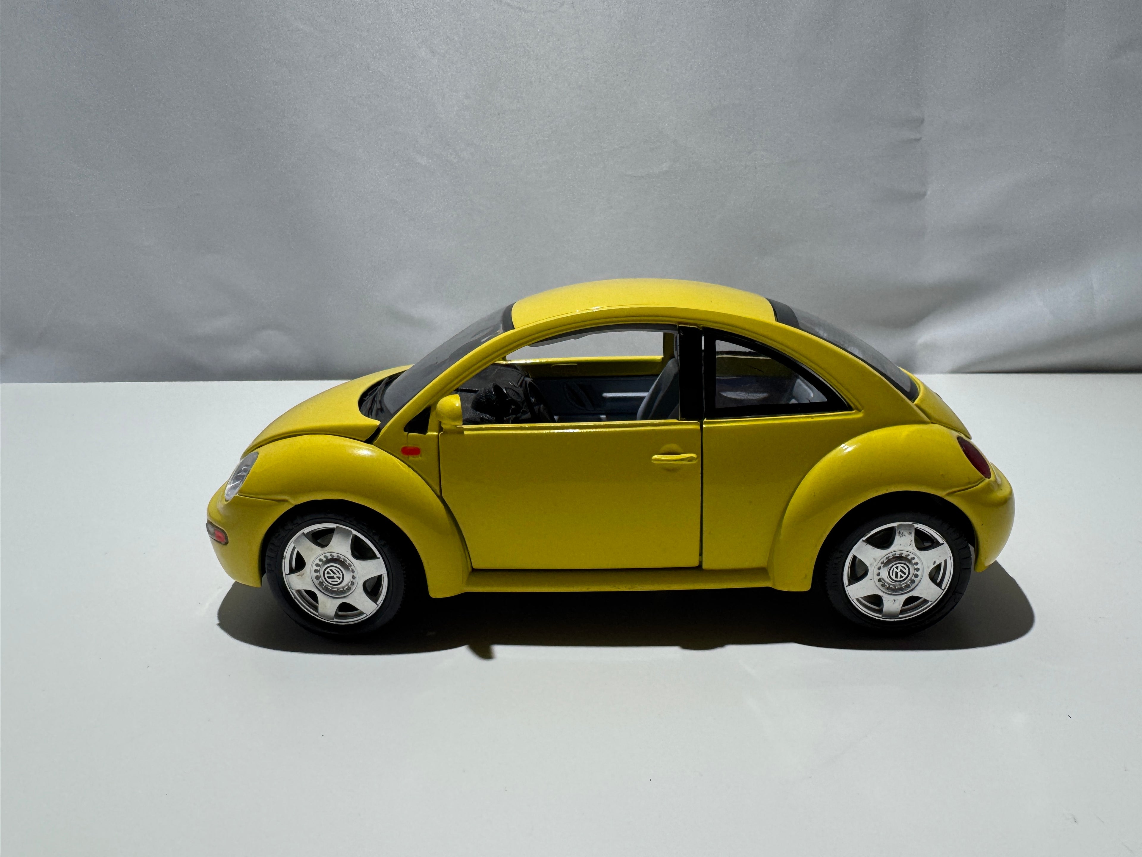 1:18 Vw Volkswagen New Beetle Gelb Bburago
