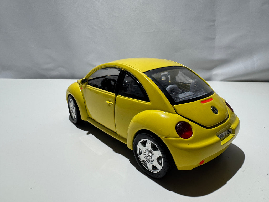 1:18 Bburago VW Volkswagen New Beetle Gelb #270