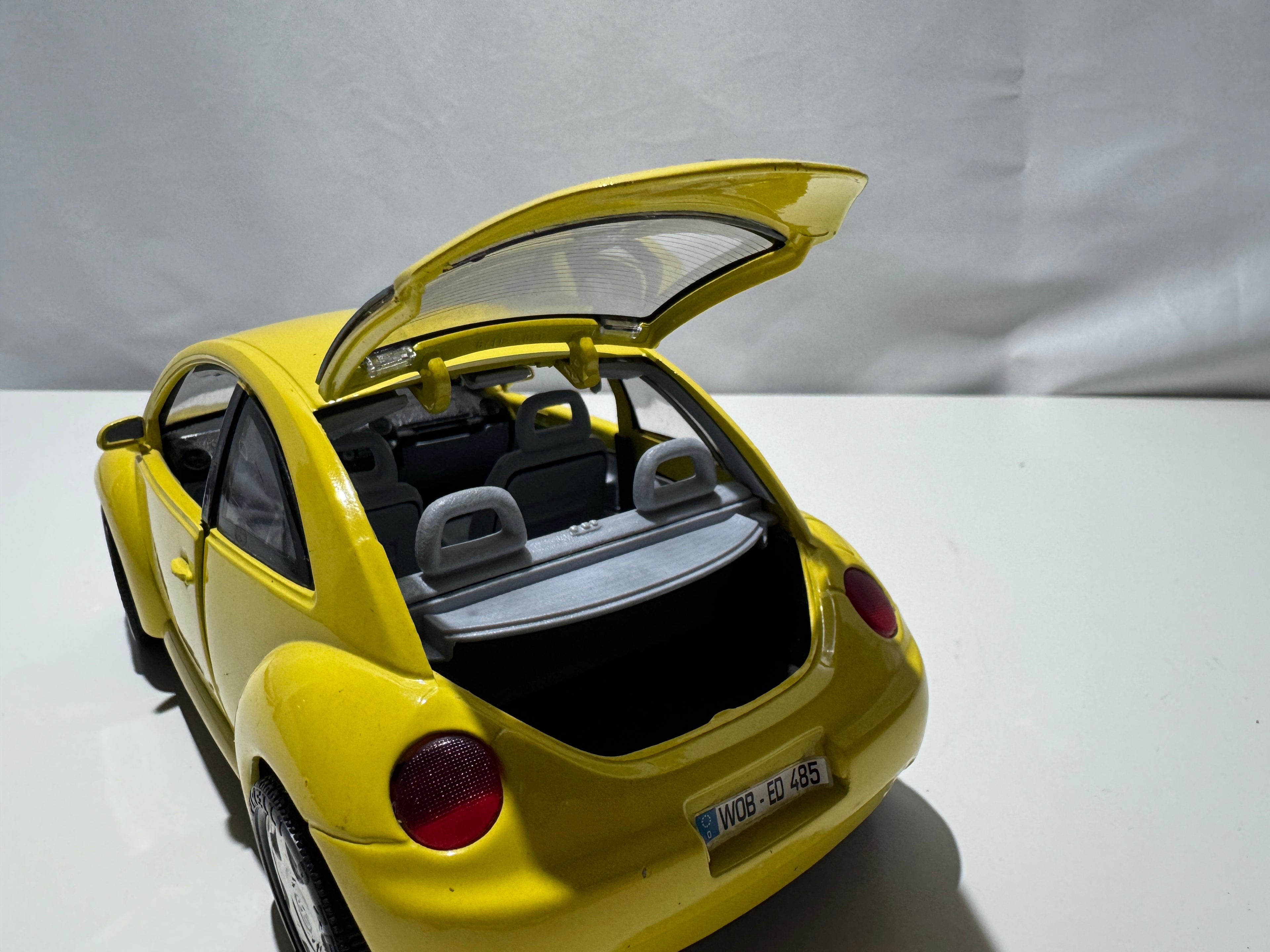 1:18 Bburago VW Volkswagen New Beetle Gelb #270