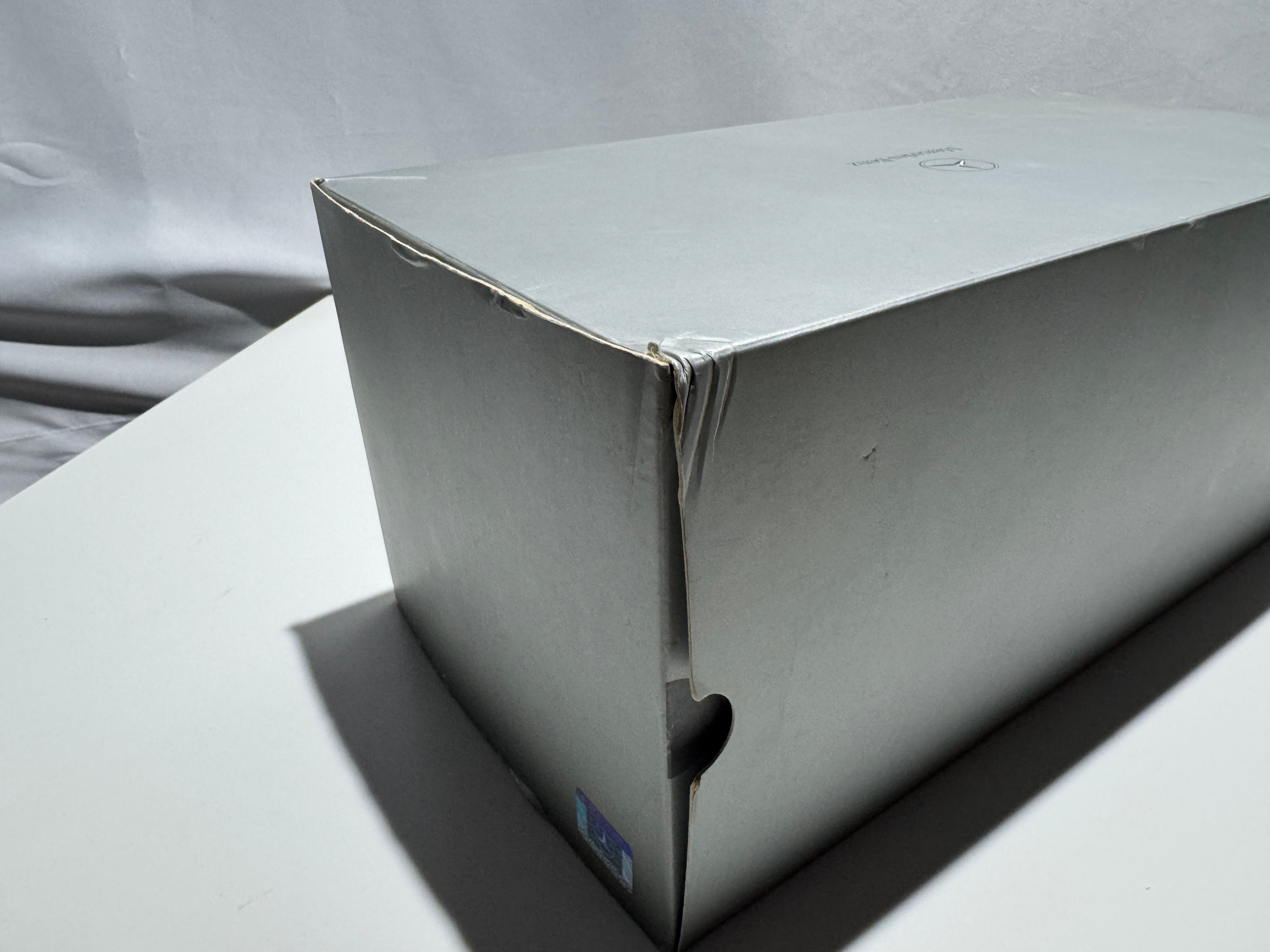 1:18 AutoART Mercedes-Benz C-Class W204 Händlermodell