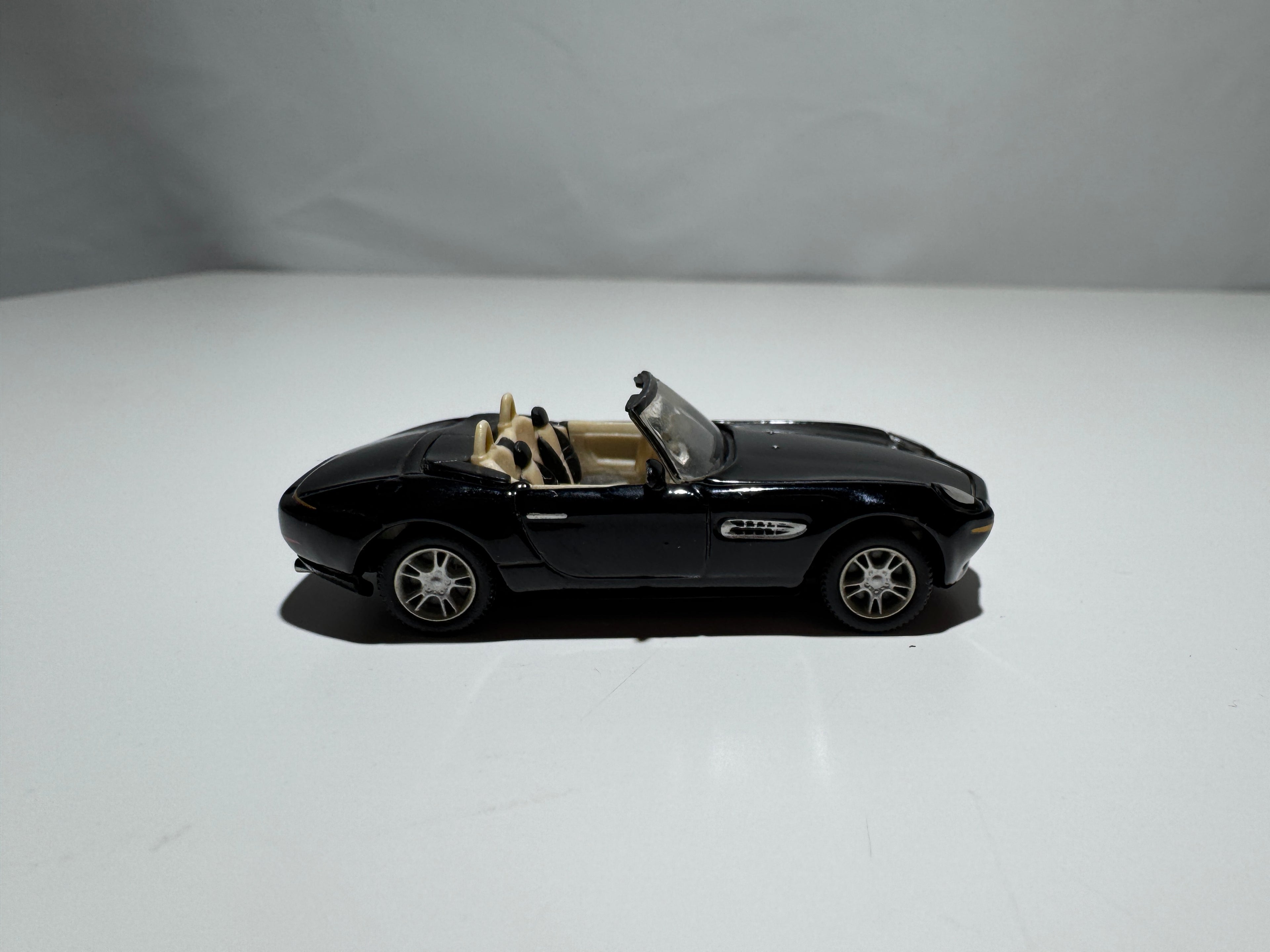 1:72 Hongwell BMW Z8 Schwarz #301